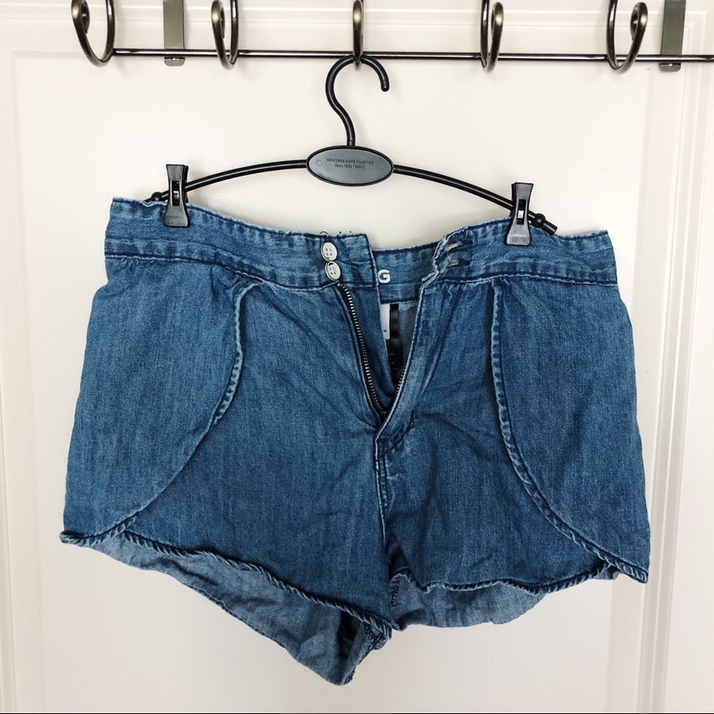 Cute BDG shorts with tulip cut